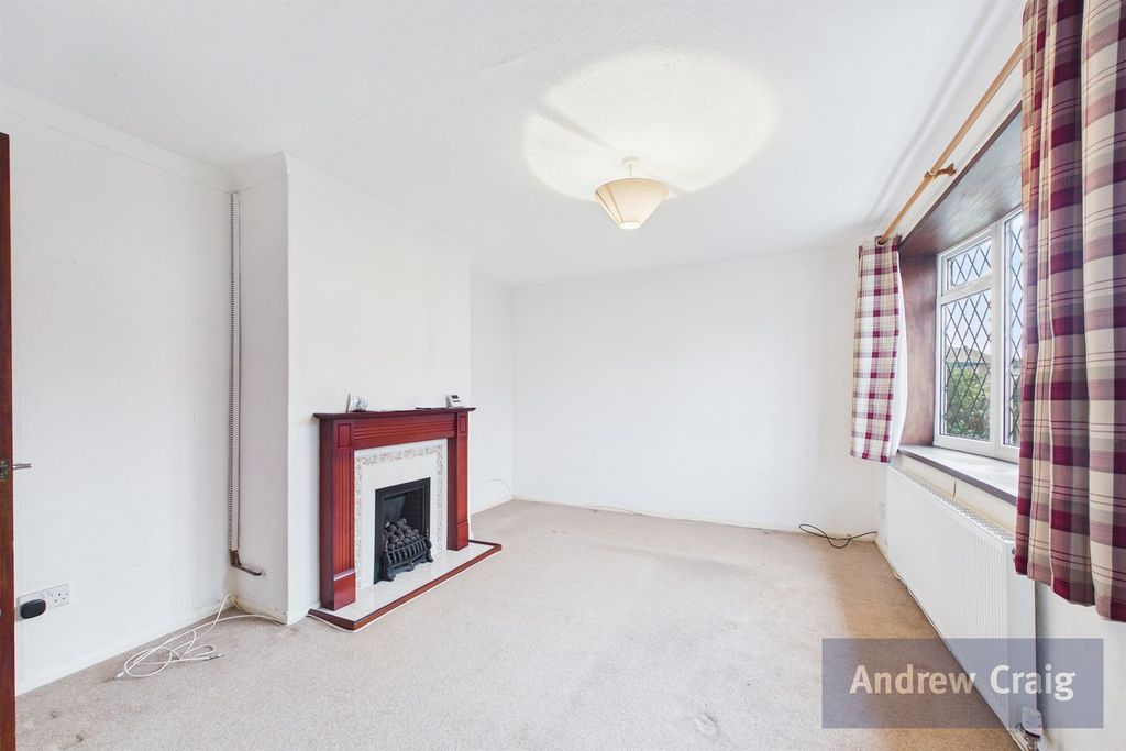 Property photo 2 of 11 Lounge