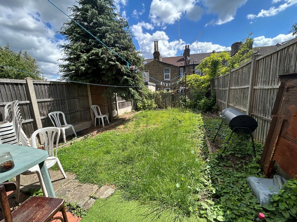 Property photo 2 of 8