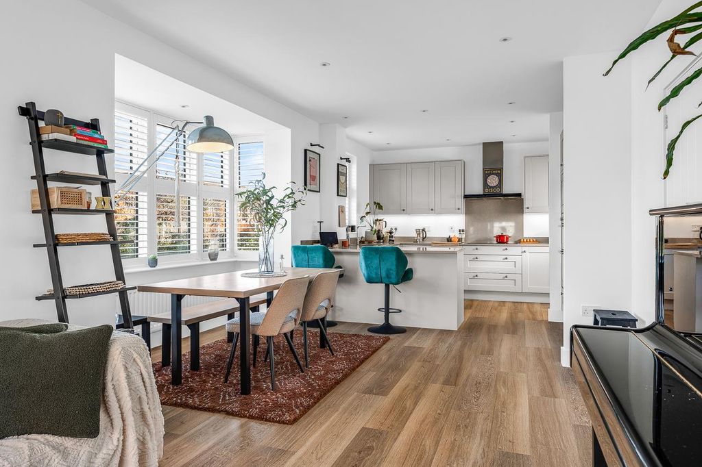 Property photo 2 of 37 Internal-S-21.Jpg