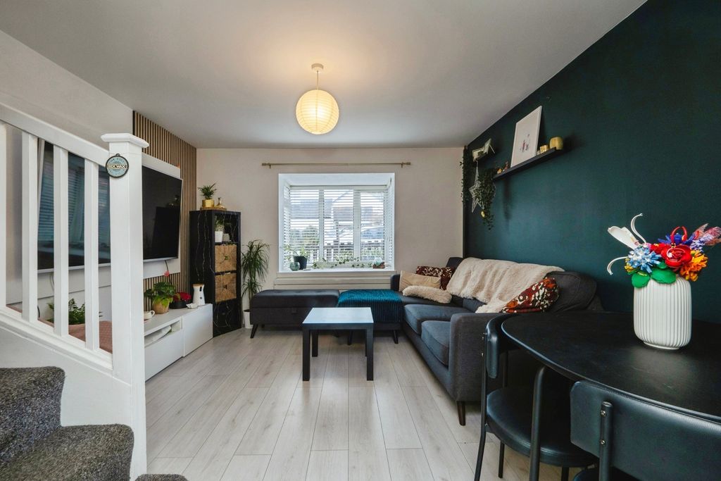 Property photo 2 of 17 Photo