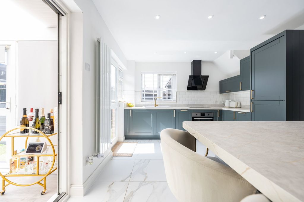 Property photo 3 of 26