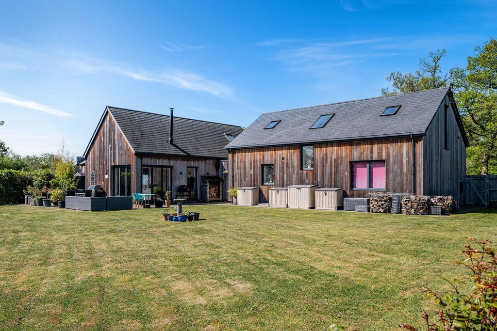 Additional image 24 of 5 bed detached house for saleMaplewood Drive, Lingfield RH7