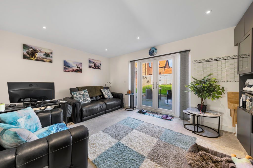 Property photo 3 of 25 Living Room