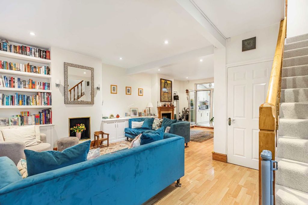 Property photo 2 of 14