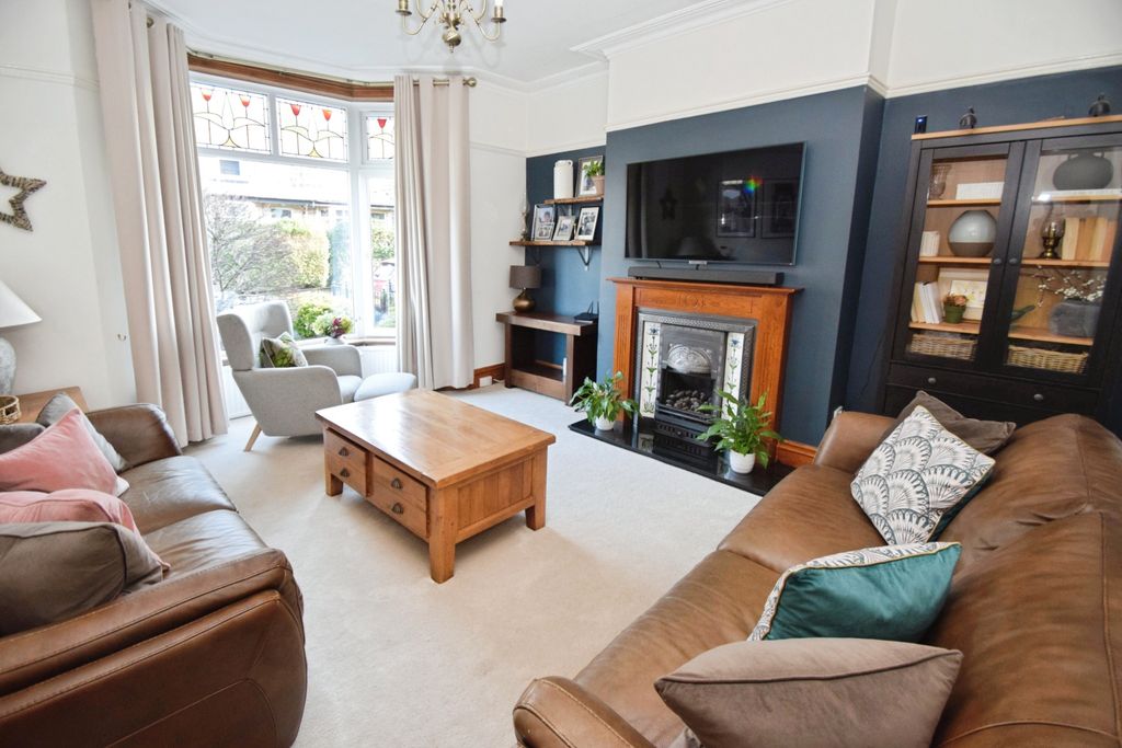 Property photo 2 of 18 c7A8E8Ff-Lounge