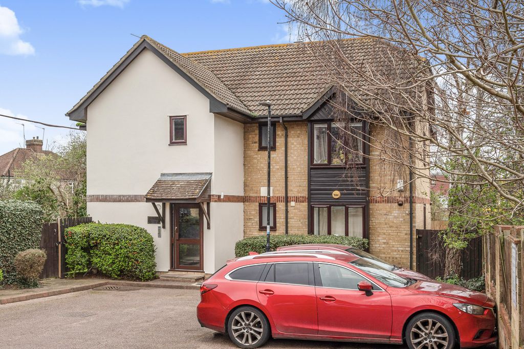 Property photo 2 of 8