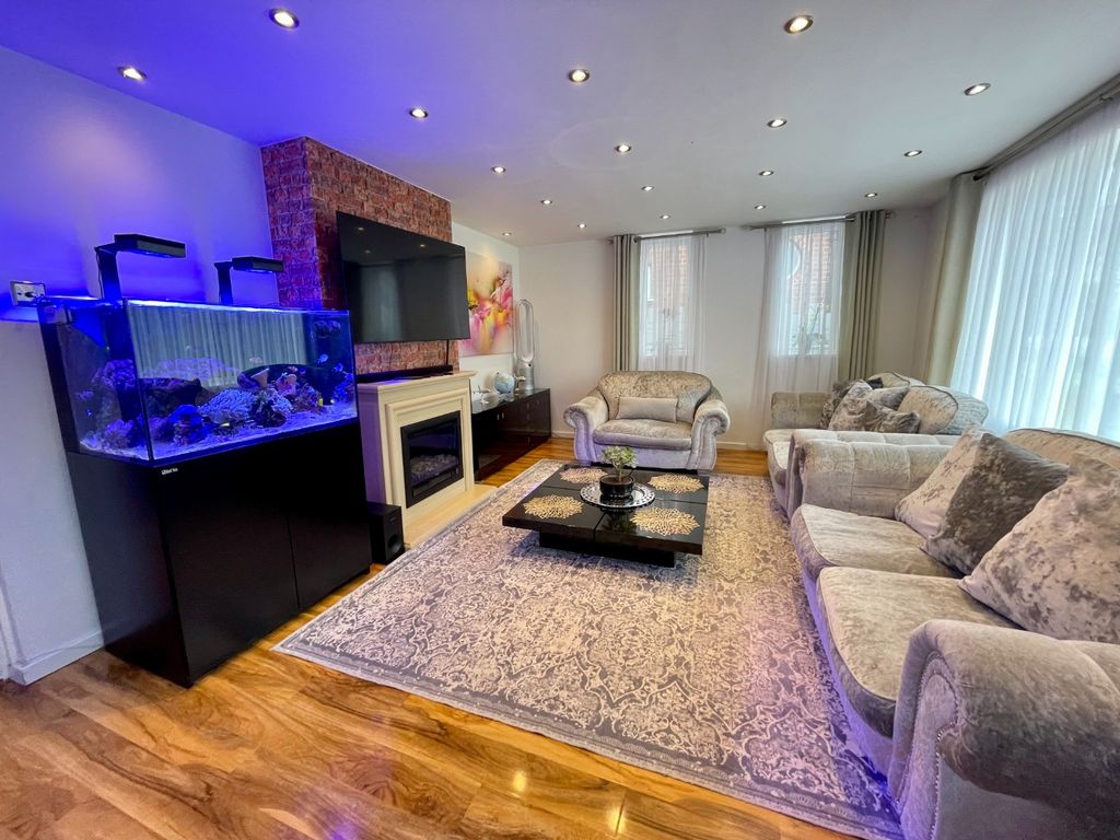 Property photo 3 of 15 4048916