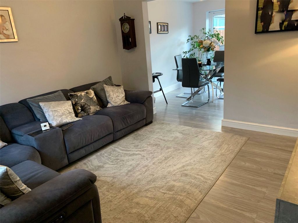 Property photo 2 of 9 Lounge Photo