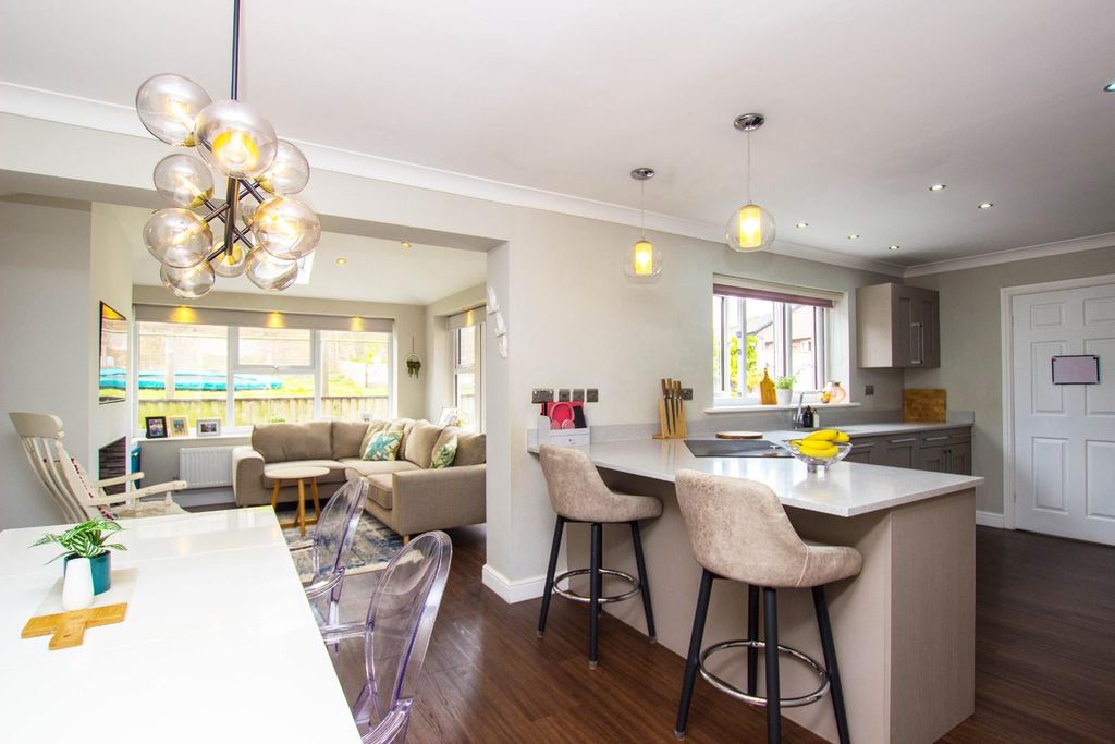 Property photo 2 of 30 Parkes Way (12).Jpg