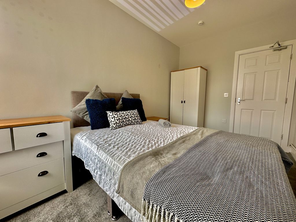 Property photo 1 of 11 6 Bedroom HMO,  Carrhouse Road Doncaster ,