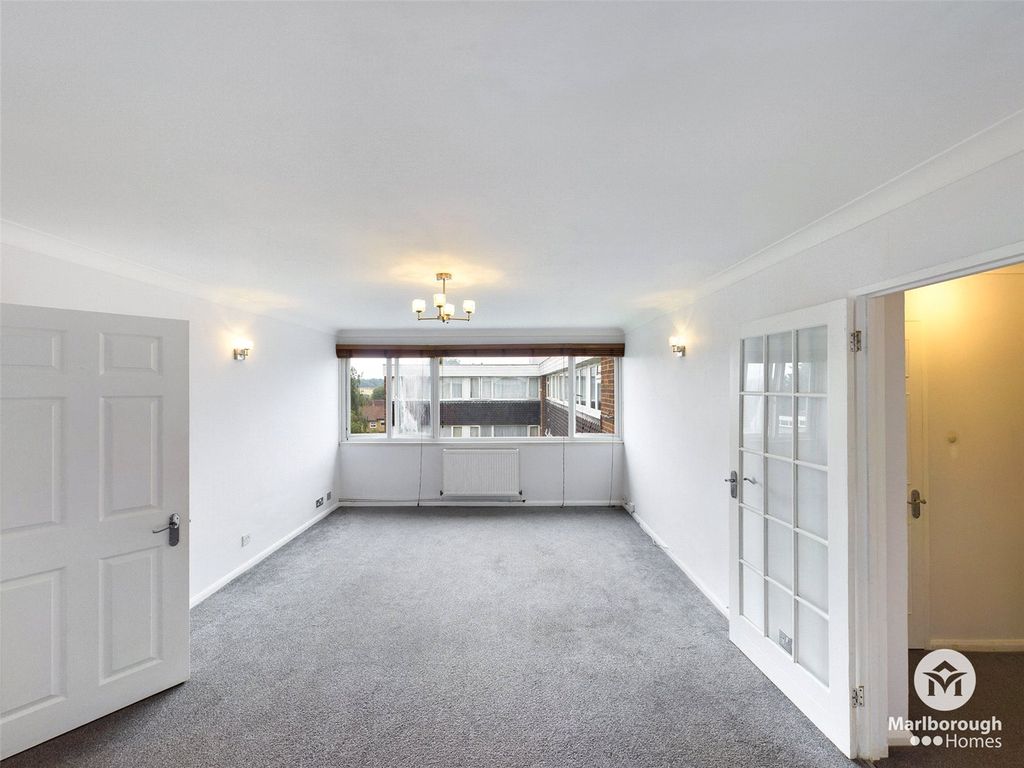 Property photo 1 of 18 Chigwell Ig7