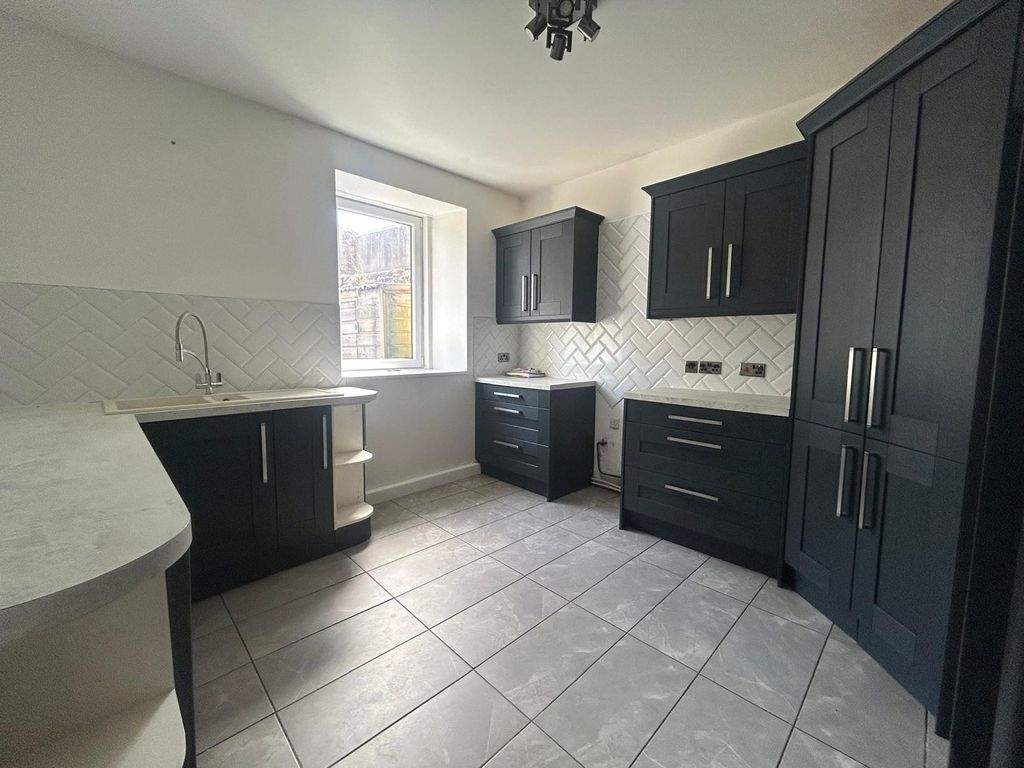 Property photo 2 of 16 Picture No. 14