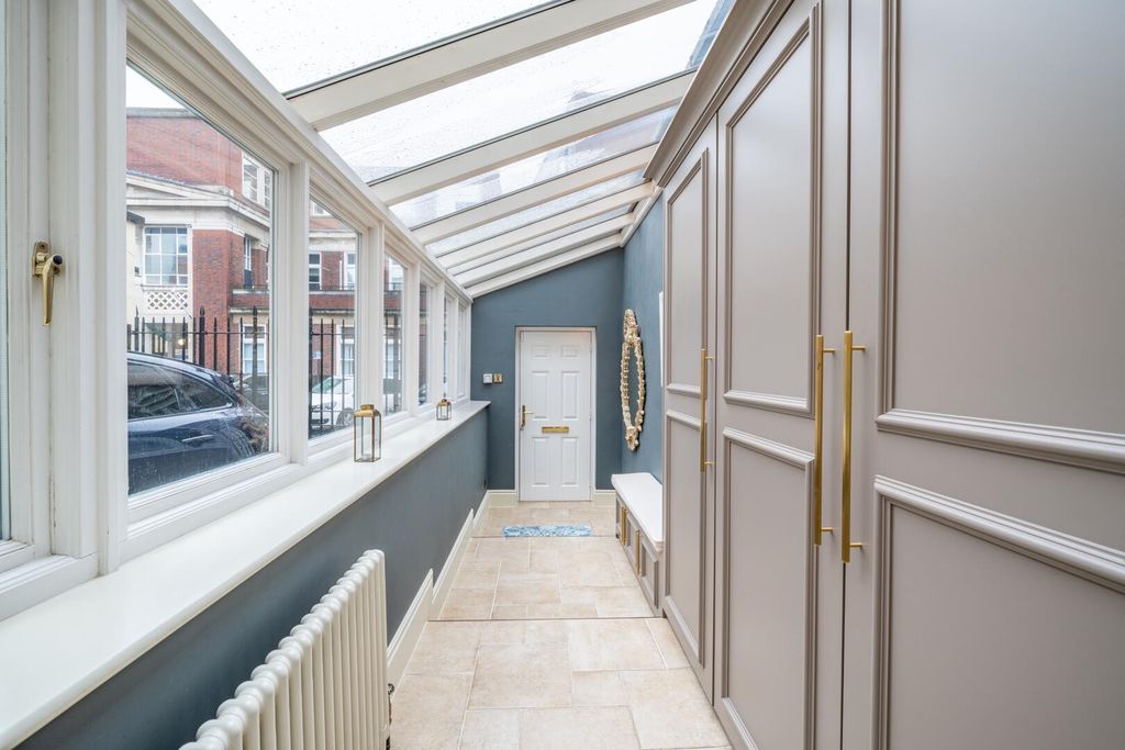 Property photo 3 of 33 Hallway