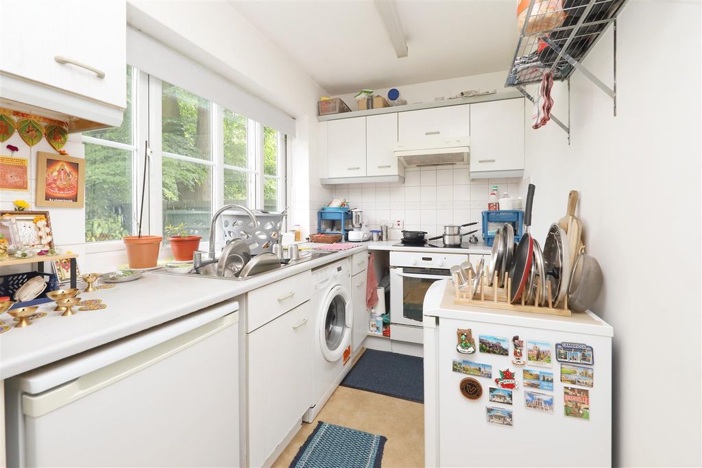 Property photo 3 of 8 Kitchen