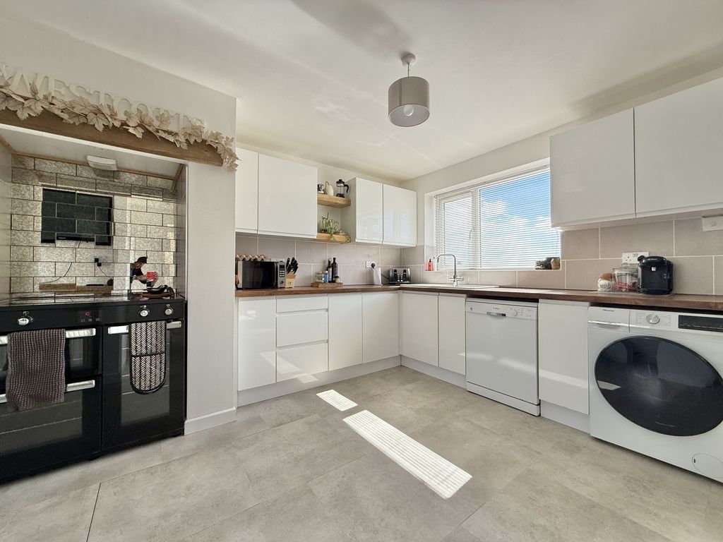 Property photo 3 of 39 Photo 33