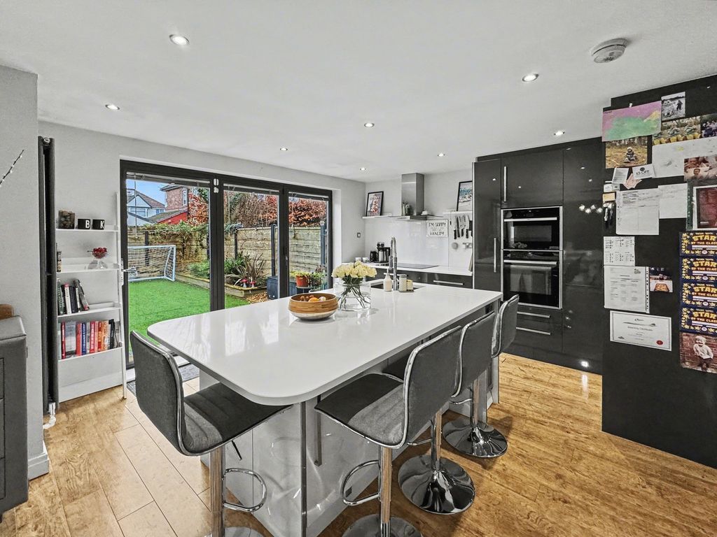 Property photo 2 of 36