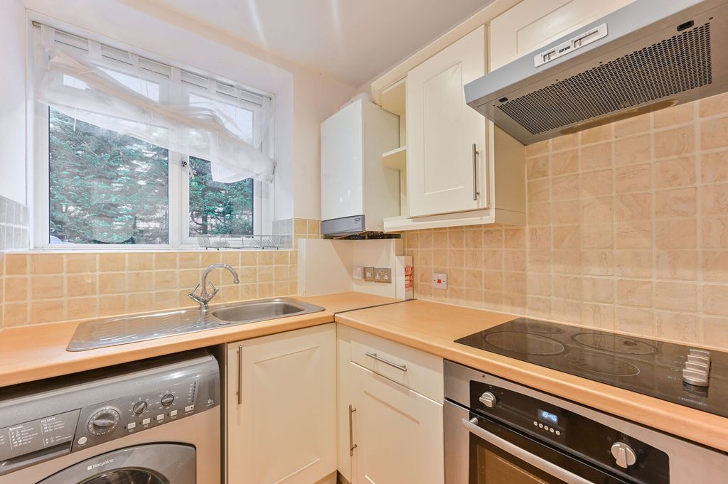 Property photo 2 of 8