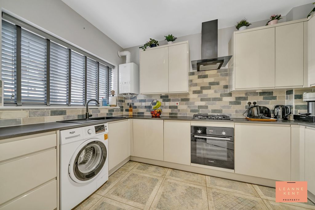 Property photo 3 of 39