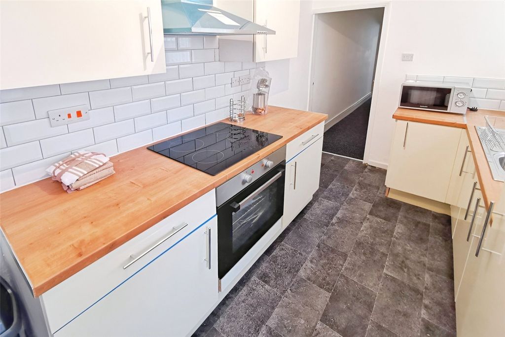 Property photo 3 of 7 Kitchen