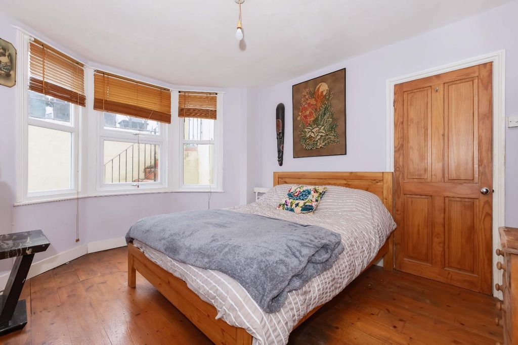 Property photo 3 of 14 Cowper St_1.Jpg