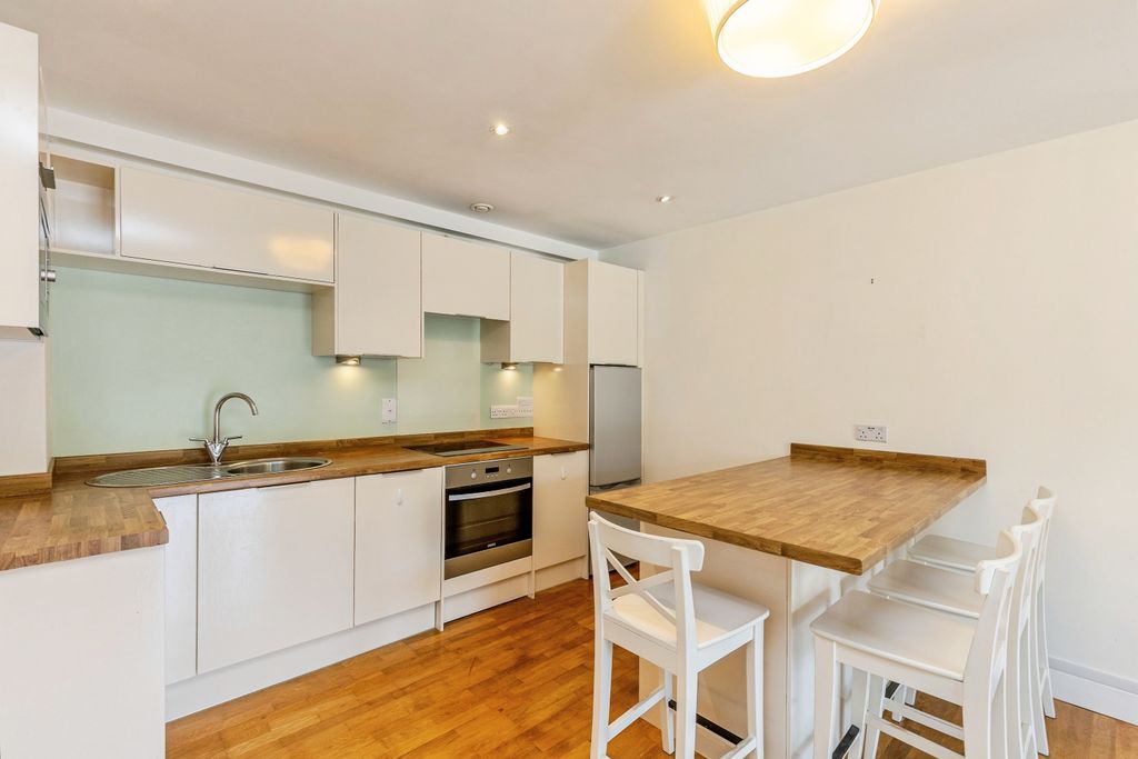 Property photo 2 of 9 Kitchen