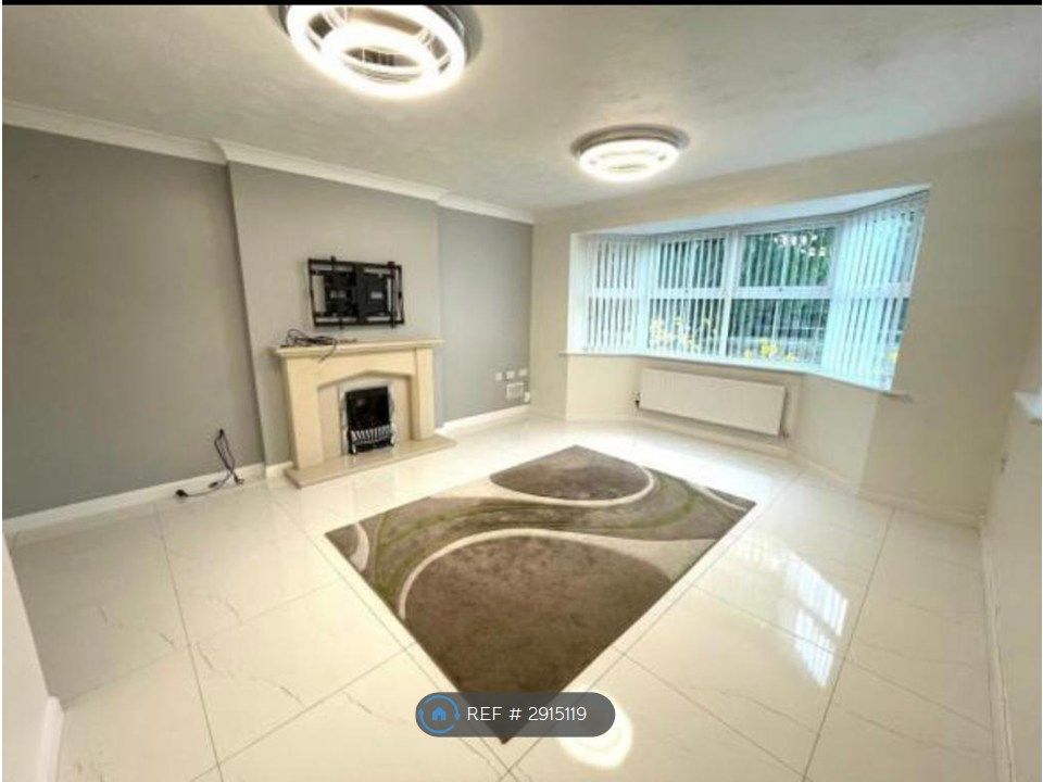 Property photo 3 of 21 Living Room