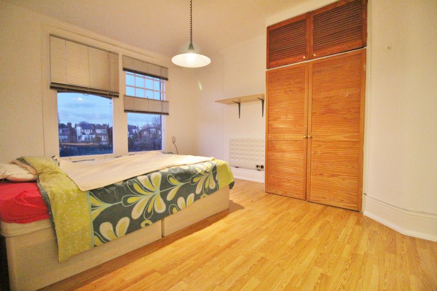 Property photo 2 of 5 Lounge / Bedroom