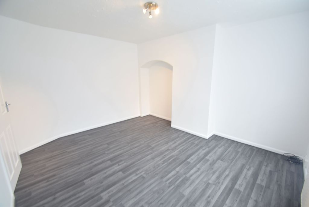 Property photo 2 of 9 Photo 02