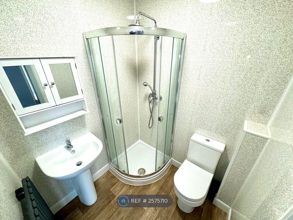 Property photo 3 of 18 Room 5 Ensuite