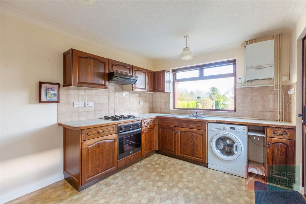 Property photo 1 of 16 Kitchen/Diner