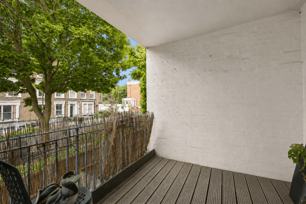 Property photo 1 of 8 1 Bedroom Apartment With South Facing Balcony, In Newington Green For Sale