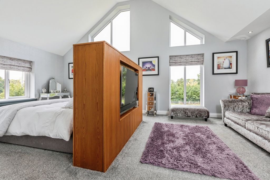 Property photo 3 of 29 Bedroom 1