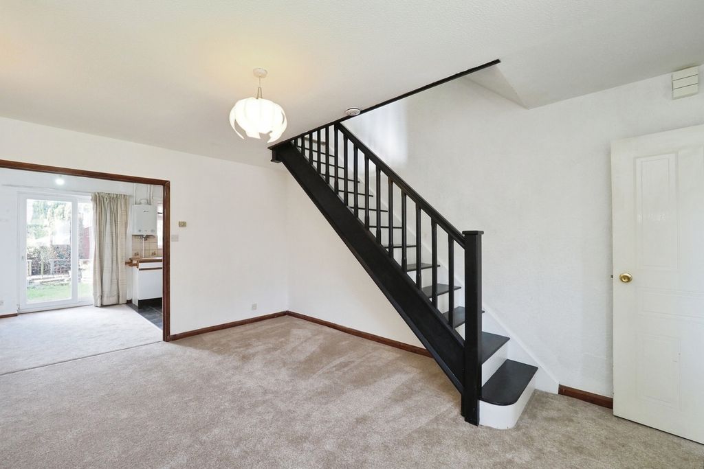 Property photo 3 of 17 Lounge