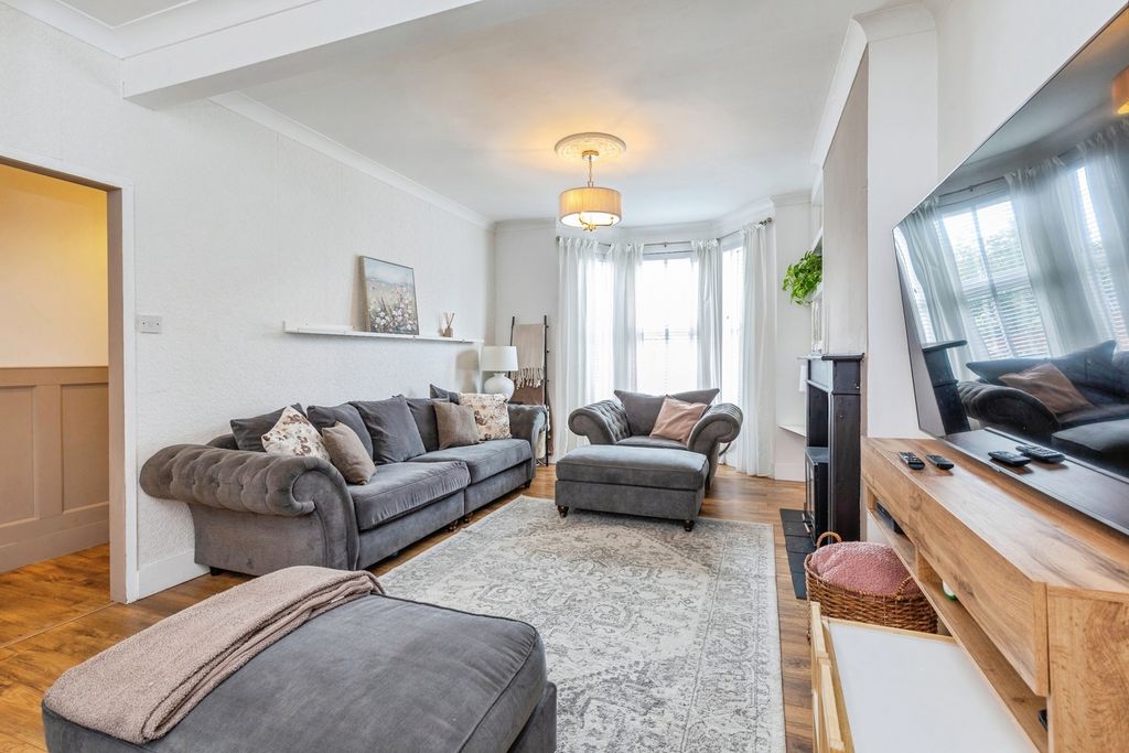 Property photo 3 of 24 Pbox-Img.Jpg