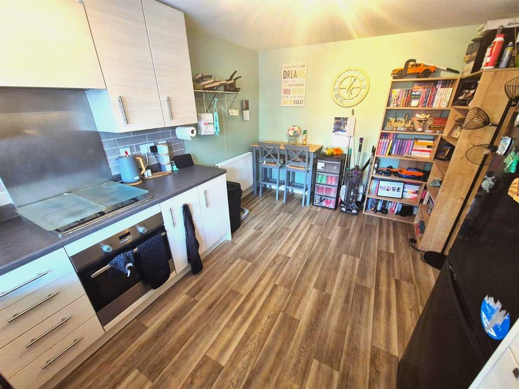 Property photo 2 of 12 Kitchen