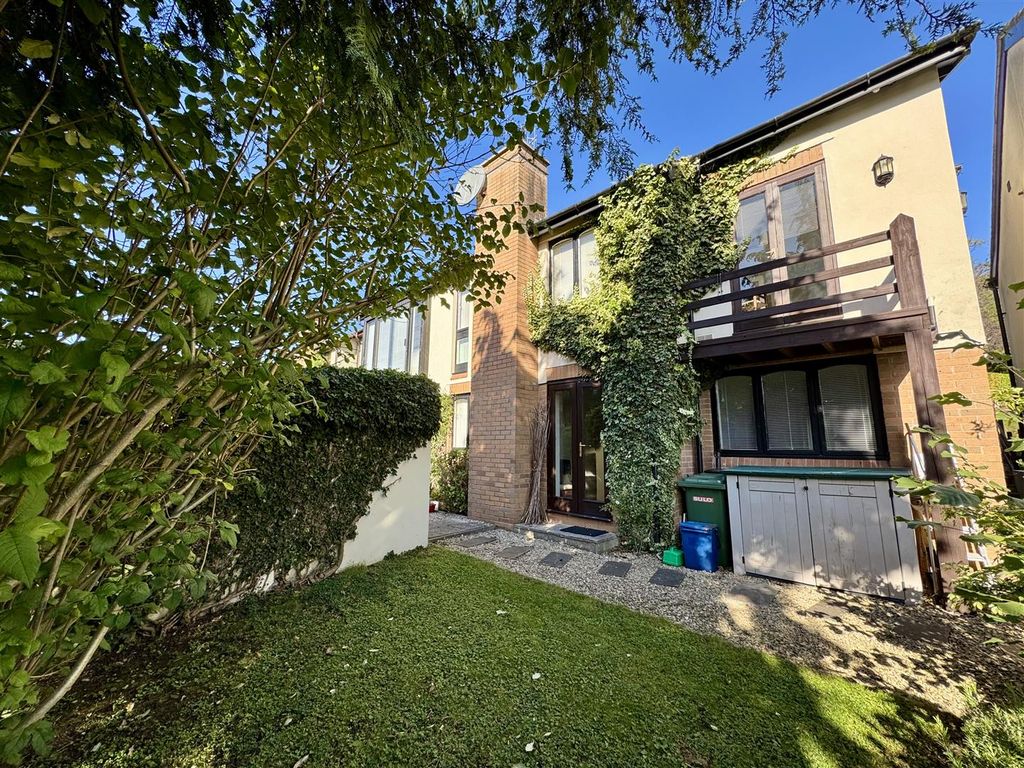 Property photo 2 of 24 Outside