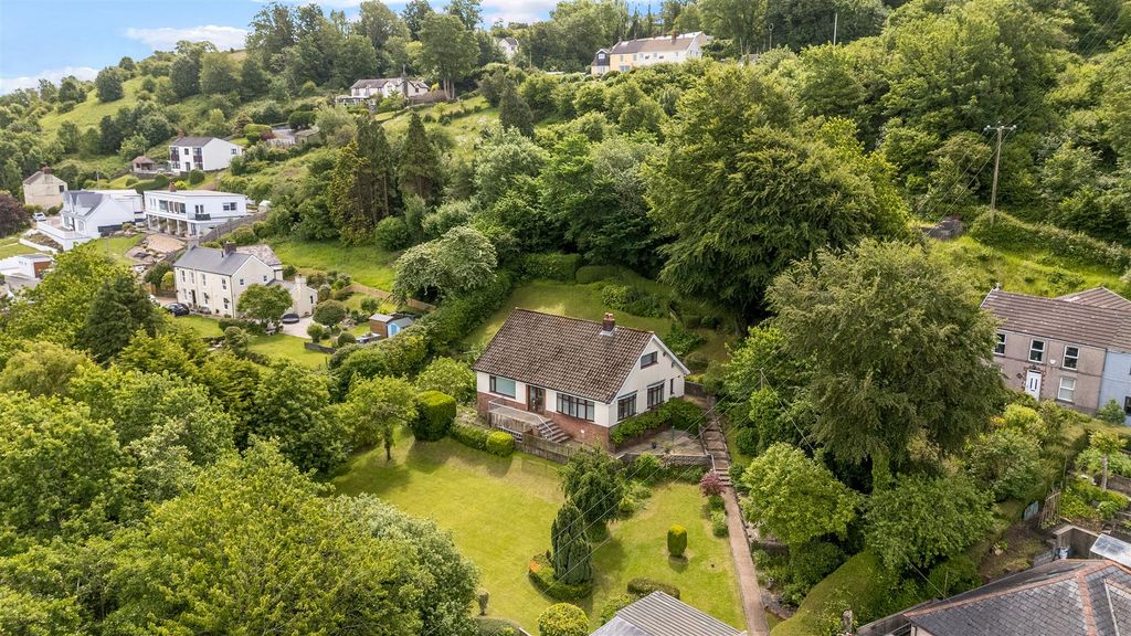 Property photo 1 of 33
