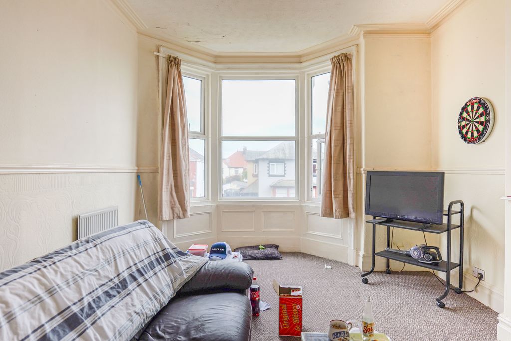 Property photo 2 of 23