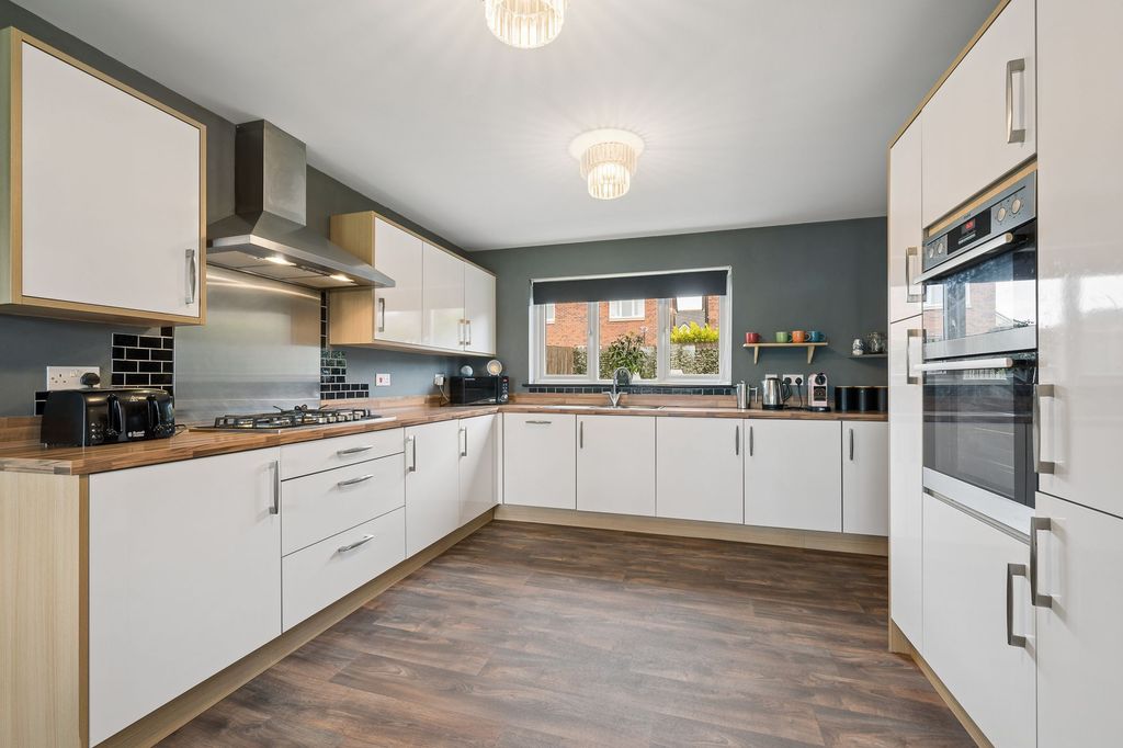 Property photo 3 of 46 Kitchen/ Diner