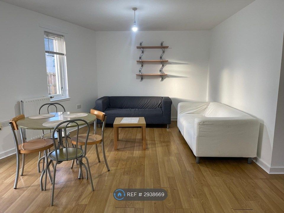 Property photo 1 of 19 Spacious And Bright Living Accommodation