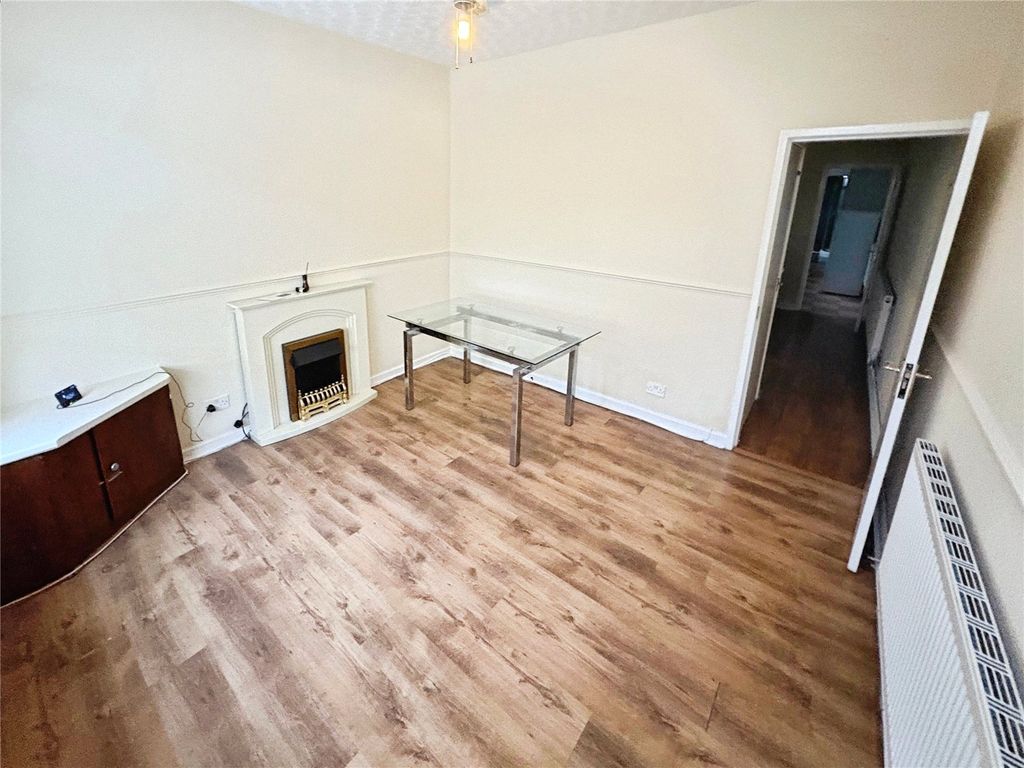 Property photo 3 of 9 Living Room