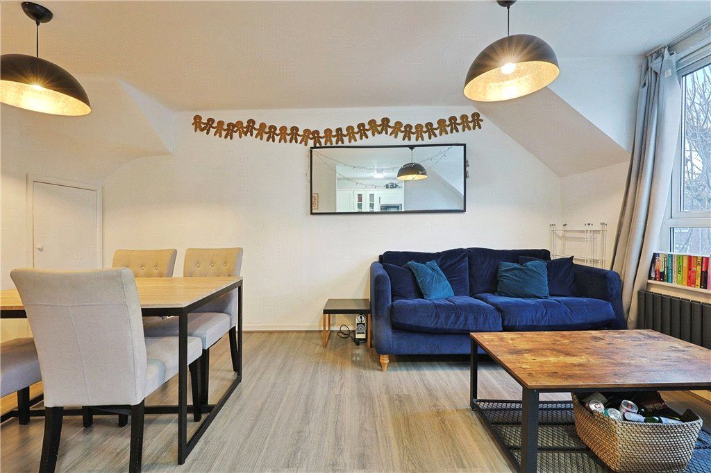 Property photo 1 of 23 Lounge