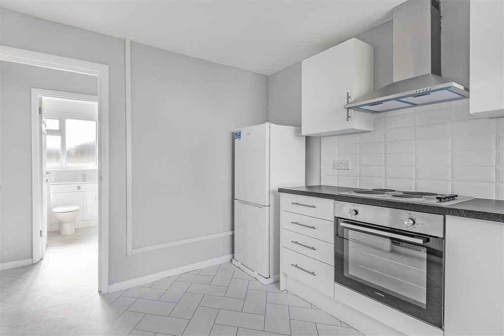 Property photo 2 of 9 Kitchen.Jpg