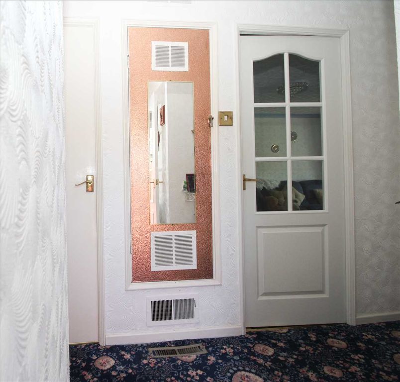 Property photo 3 of 15 Entrance Hall