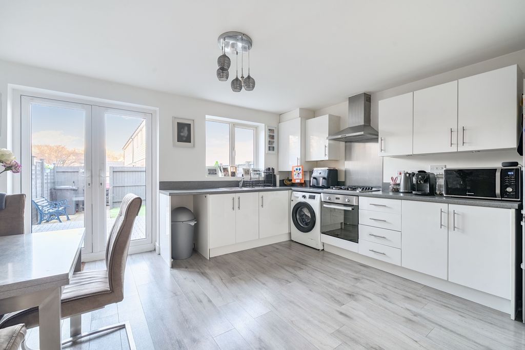 Property photo 2 of 19 1394827-14-695Ba12261F25