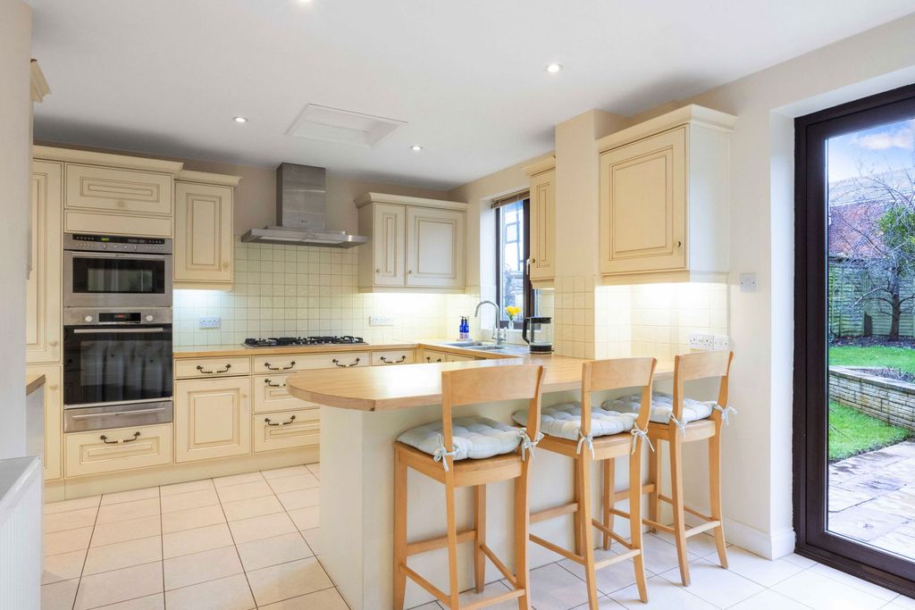 Property photo 3 of 23