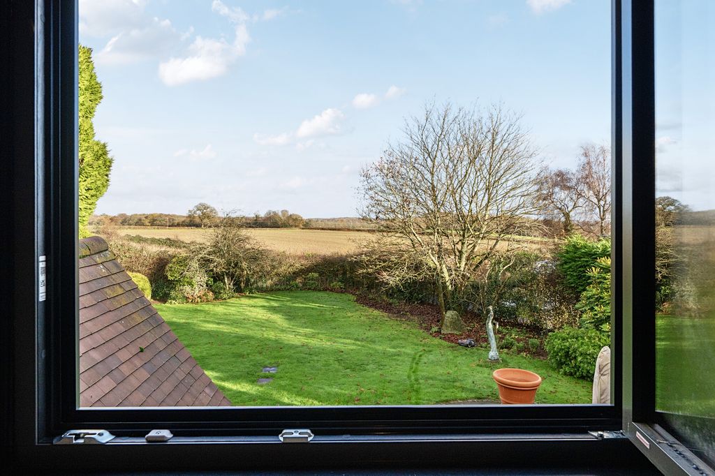 Property photo 2 of 35