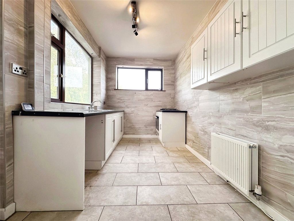 Property photo 2 of 12 Fitted Kitchen