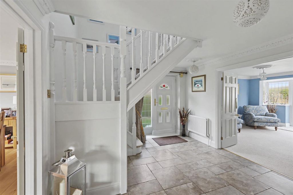 Property photo 3 of 24