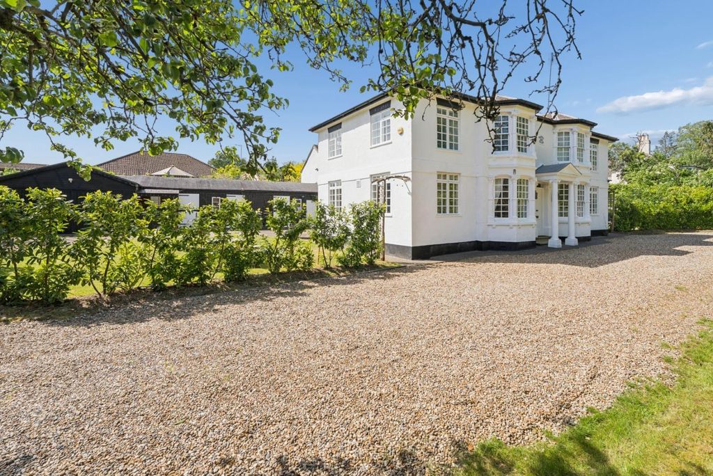 5 bed detached house for saleHeath Road, Leighton Buzzard, Bedfordshire LU7